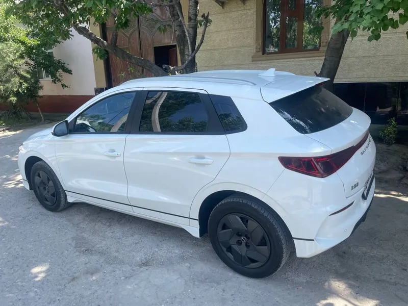 BYD E2 сотилади 2023 йил 405 талик