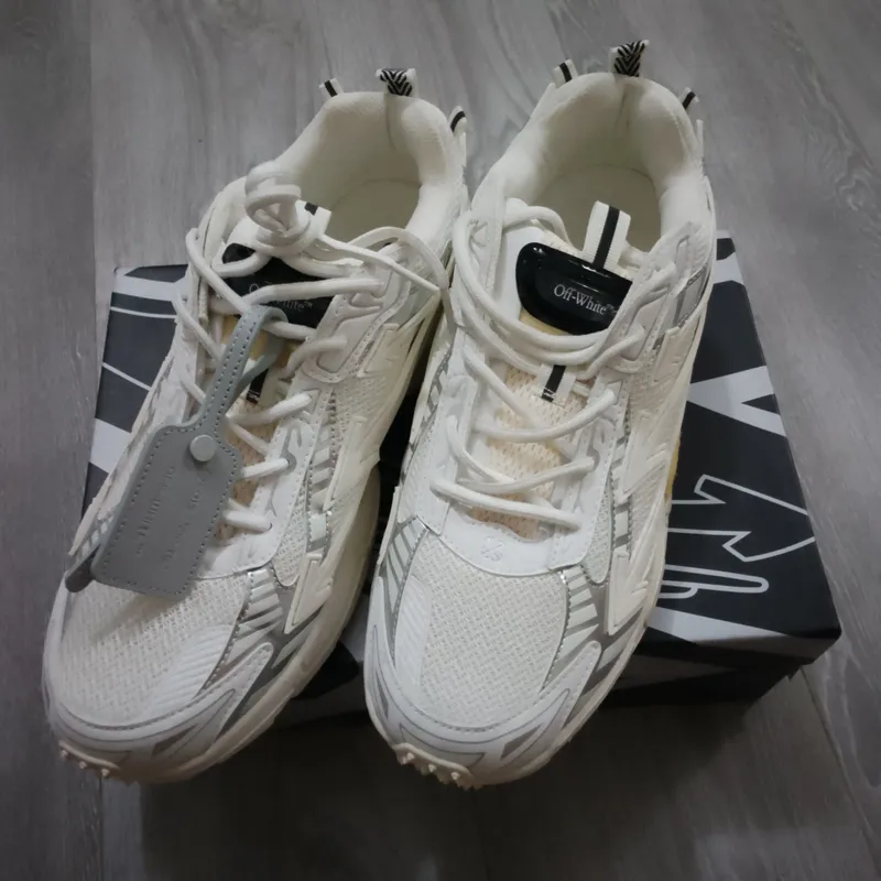 Off White krossovkalari. 46–47. 2