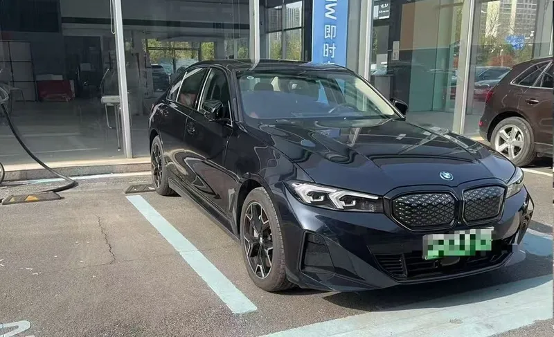 BMW i3 2022 eDrive35L