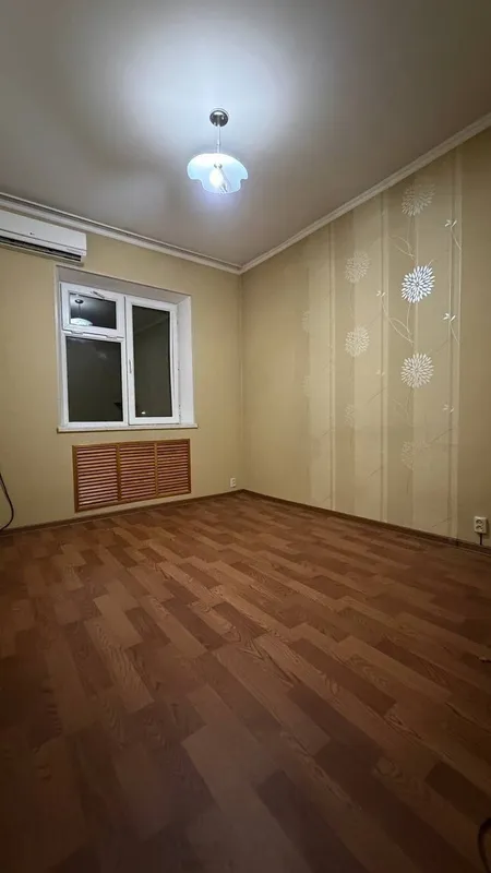 Продаётся уютная 2-комнатная квартира с французской планировкой и просторным балконом 2 Продаётся уютная 2-комнатная квартира с французской планировкой и просторным балконом 2