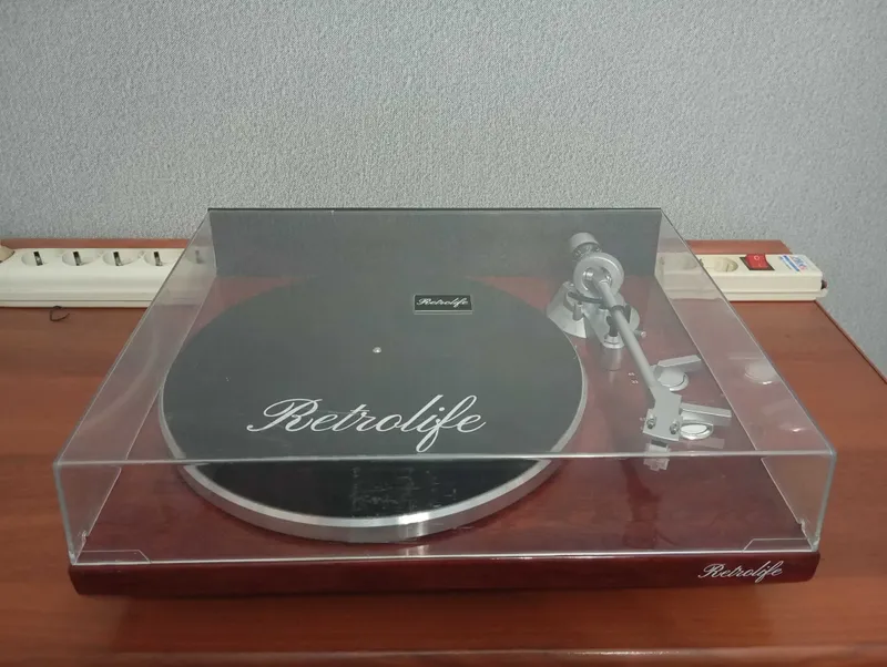 Проигрыватель винил дисков Retrolife HQ-KZ006. 1 Проигрыватель винил дисков Retrolife HQ-KZ006. 1