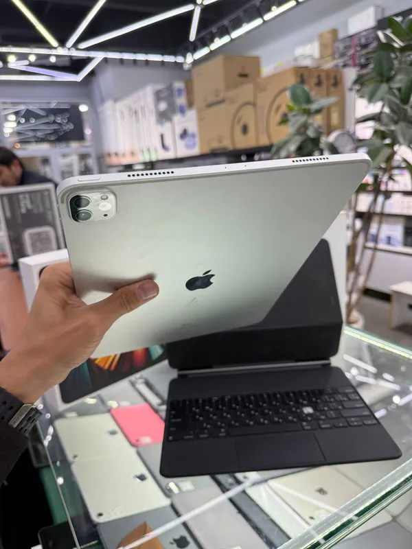 iPad Pro 12.9 M1 + Original Keyboard 5 iPad Pro 12.9 M1 + Original Keyboard 5