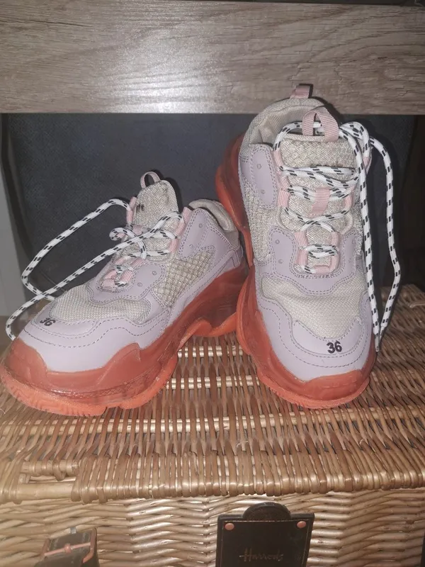 Продаются кроссовки оригинальные Balenciaga 36 размера — фото 2
