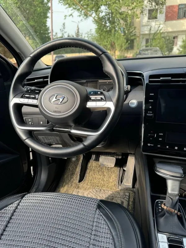 Hyundai Tucson мокрый асфальт 2022 г. 5 Hyundai Tucson мокрый асфальт 2022 г. 5