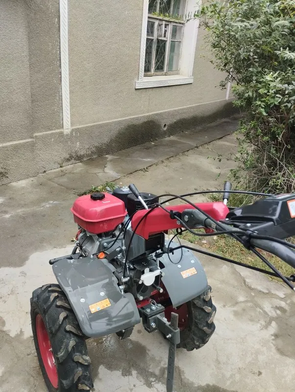Mini traktor wema 1