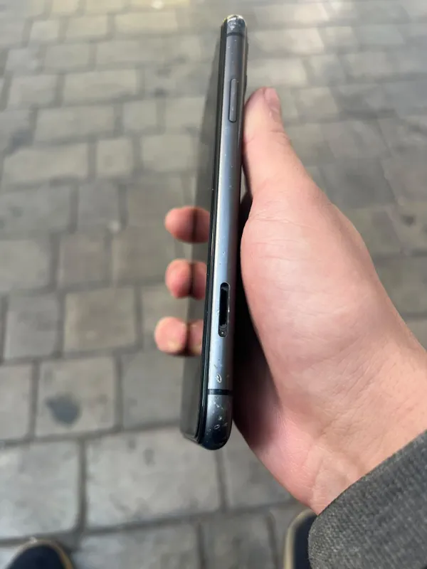 iphone 11 128GB icloudan yechilgan sim oqimidi 3