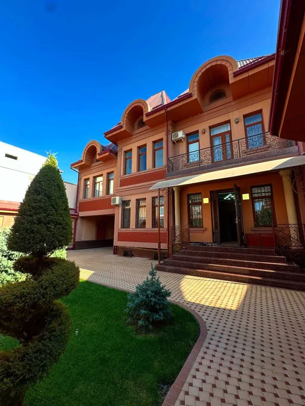 Nikitina ko‘chasida 3 qavatli uy sotiladi 2 Nikitina ko‘chasida 3 qavatli uy sotiladi 2