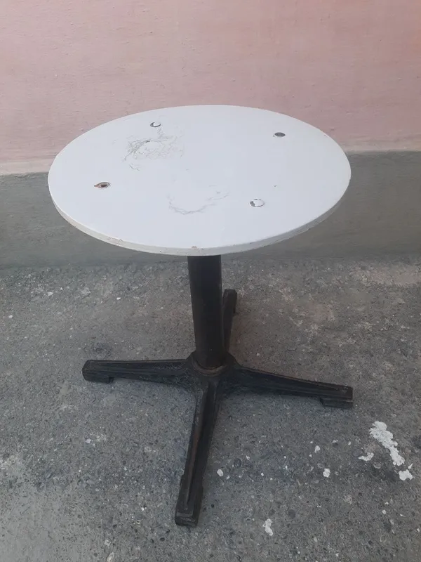 Продаеться железный стул 1