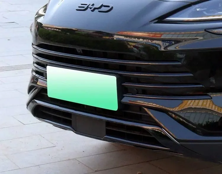 Комплект накладок на бампер Black Piano для BYD Champion DM-i / EV 3 Комплект накладок на бампер Black Piano для BYD Champion DM-i / EV 3