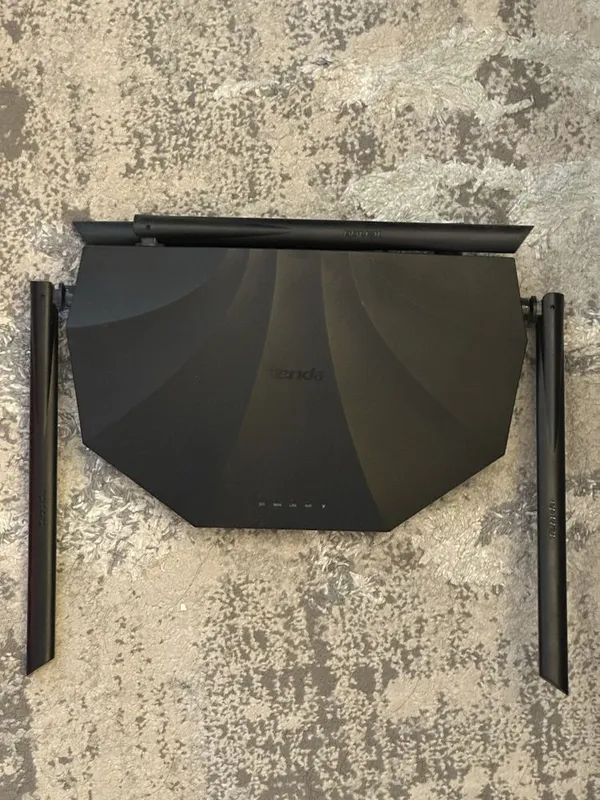 Продам роутер Tenda AC19 (AC2100 Gigabit) — отличное состояние. 1