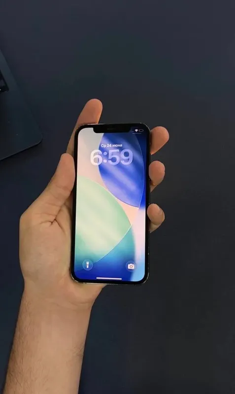 IPhone 13 3