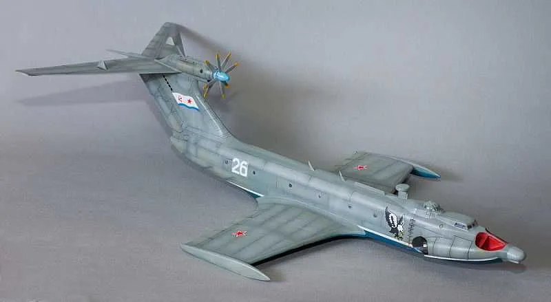 Сборная модель - Учебно Боевой самолет ЯК-130 Масштаб 1:72 ZVEZDA — фото 1