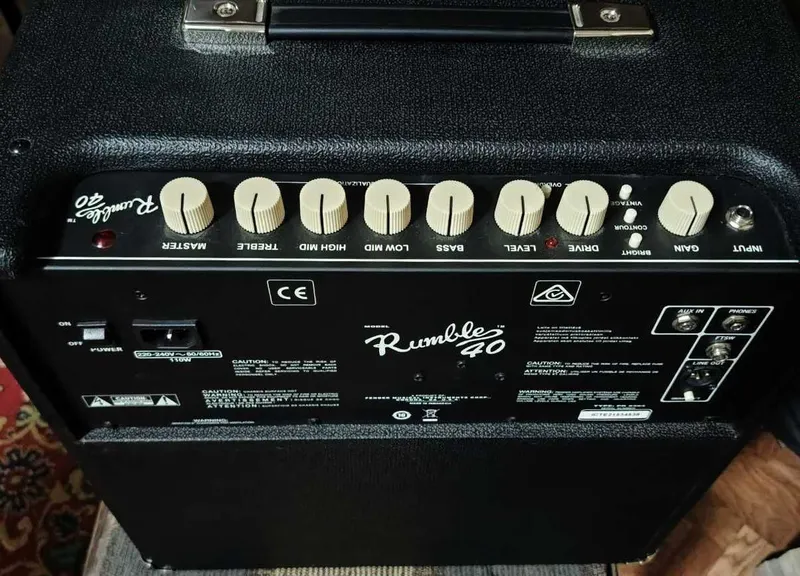 Продам басовый комбо усилитель Fender Rumble 40 — фото 2