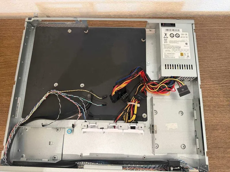 InWin IW-RF100 1U + Dynatron Q3 + 3× Noctua NF-A4x20 PWM