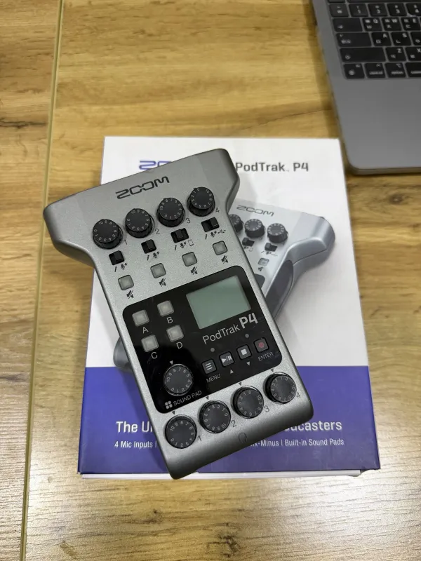 Подкаст-рекордер Zoom PodTrak P4, 4 XLR 2