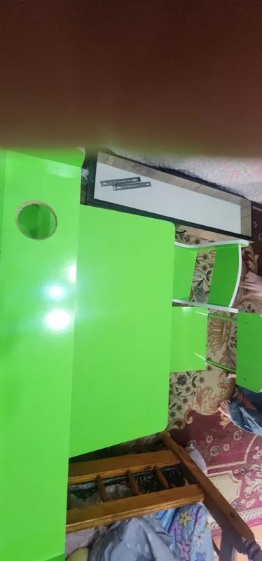 Продается детская парта с двумя стулями 1