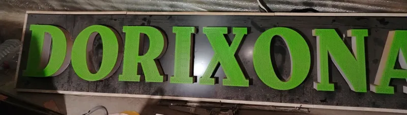,, DORIXONA" yozuvi logotip bilan