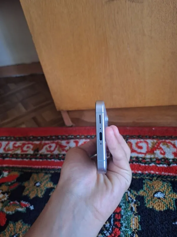 Samsung S24 FE 128GB - Kafolatli, qutisi bilan, holati a'lo — фото 4