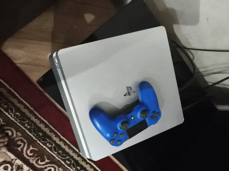 Playstation 4 slim Playstation 4 slim