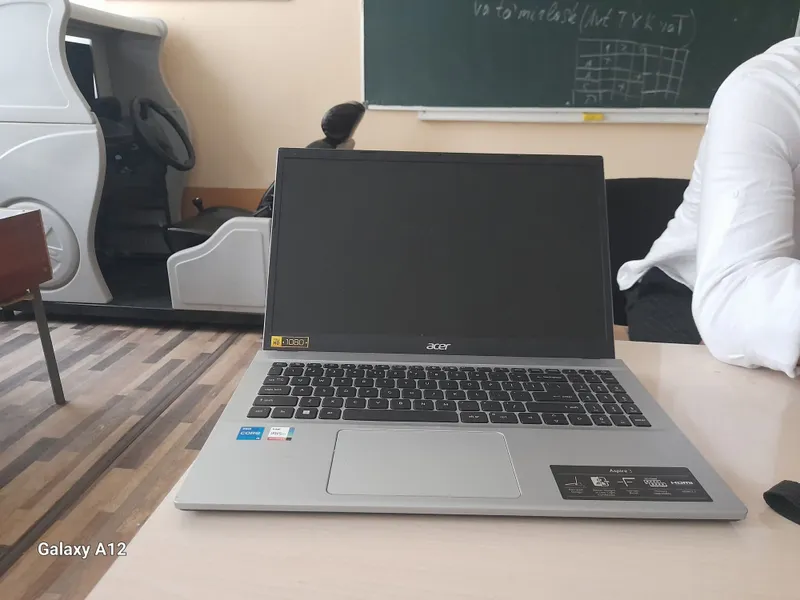 Kompyuter acer sotiladi yangi 5 oy 3