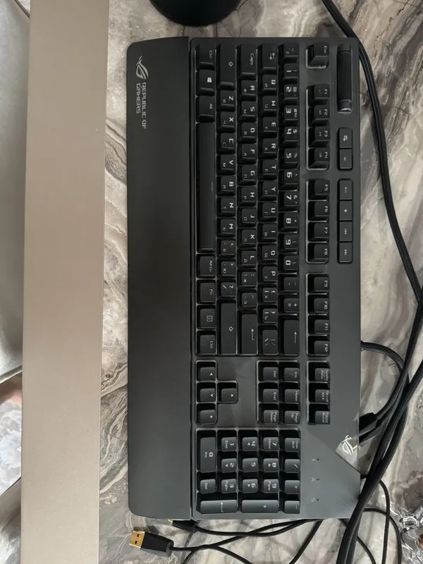 Игровой набор: микрофон HyperX + клавиатура ROG + мышь ROG 4 Игровой набор: микрофон HyperX + клавиатура ROG + мышь ROG 4