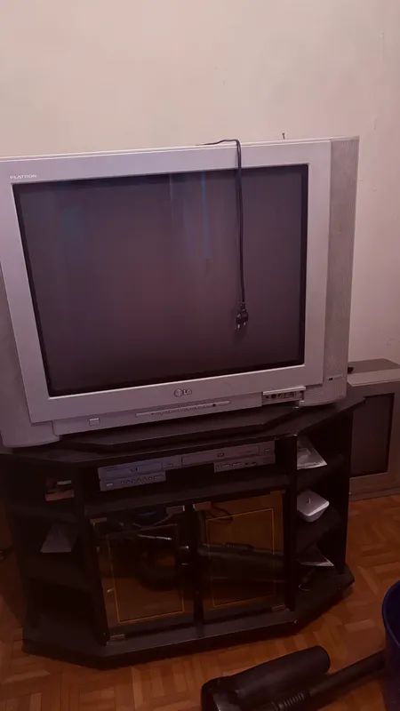 3 ta televizor 2 ta DVD 3 3 ta televizor 2 ta DVD 3