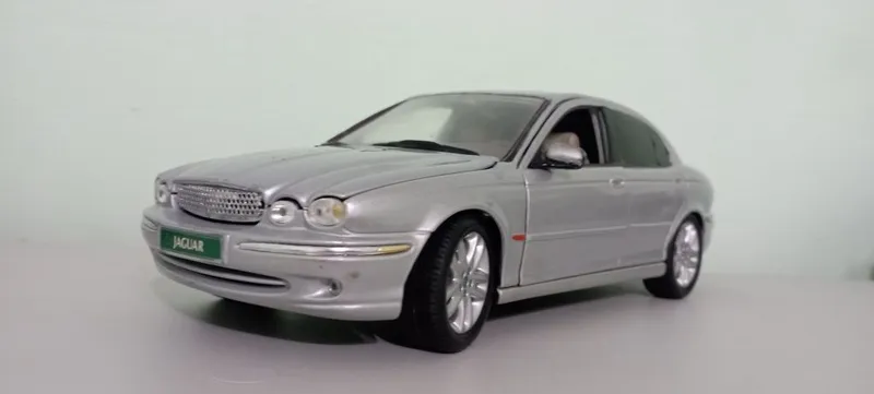 Железный ягуар 1:18