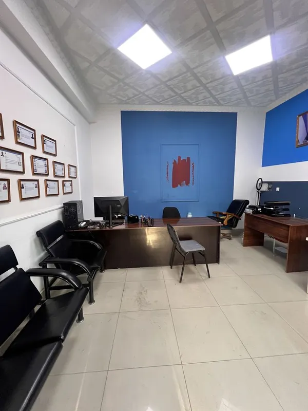 Ofis bir qismi ijaraga beriladi 3 oyga 150$ 2 Ofis bir qismi ijaraga beriladi 3 oyga 150$ 2