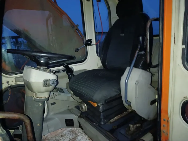 Daewoo 200 ekskavator 2003-yil narxiga bemalol arziydi. 6