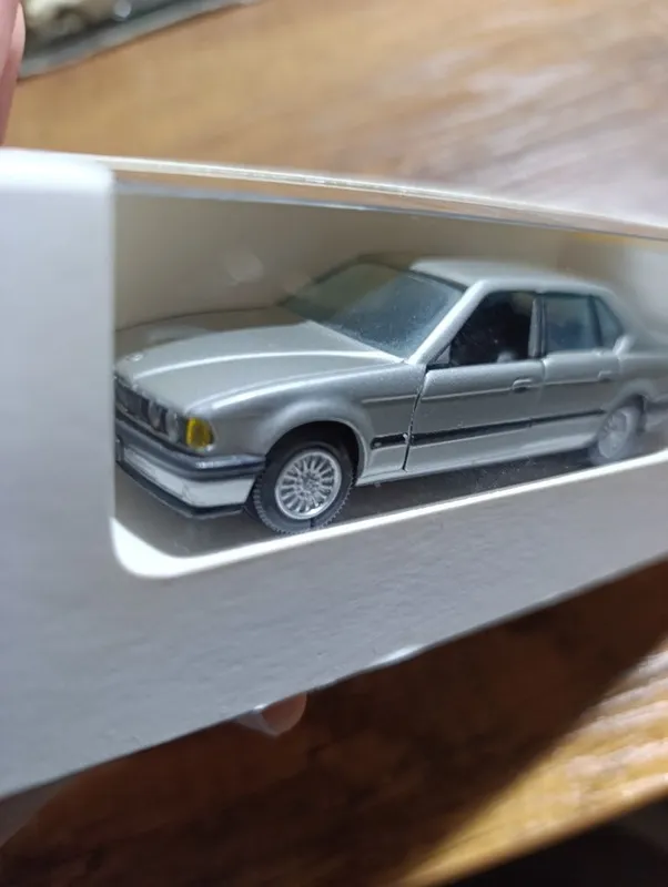Коллекционная модель BMW 7 series (E32), масштаб 1:43 2 Коллекционная модель BMW 7 series (E32), масштаб 1:43 2