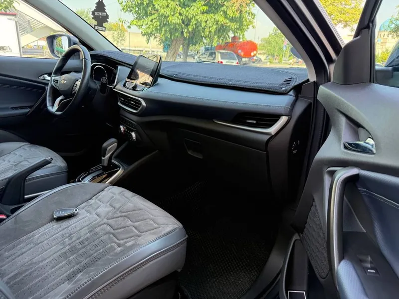 Продаётся Chevrolet Tracker 2 Premier Plus 2025 года 8