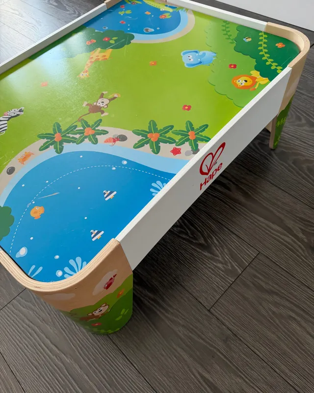 Детский столик деревянный HAPE 2