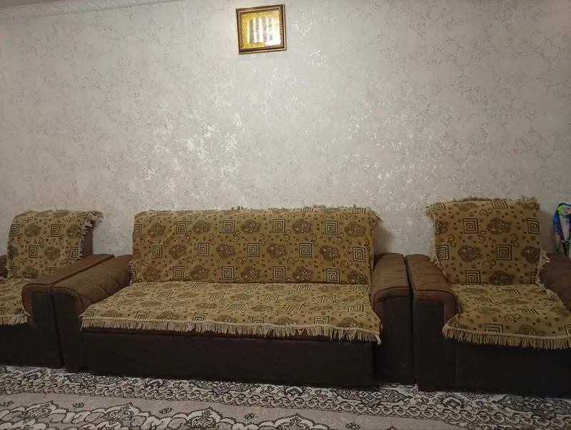 Srochna sotiladi divan kresla 1 Srochna sotiladi divan kresla 1