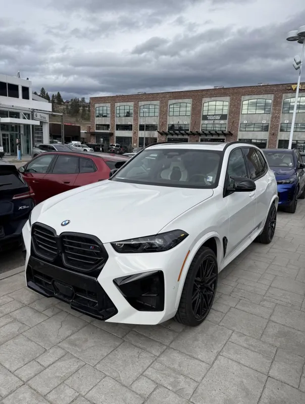 Срочно BMW X5 M Competition 2026 White BMW X5 M Competition Oq salon