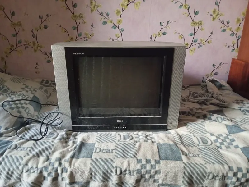 Продам телевизор 1 Продам телевизор 1