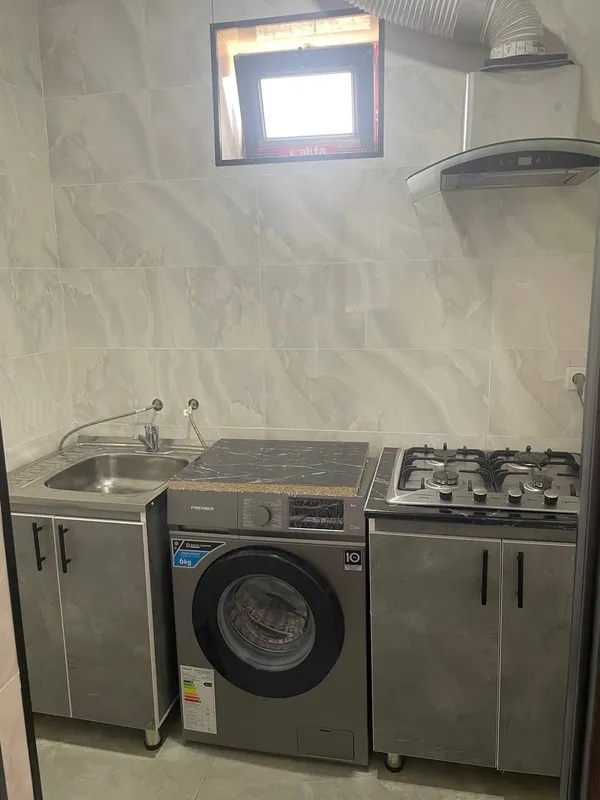 Qizlar uchun uy beruniy metrodan tashmi tarafga yurganda 3 astanovka 3