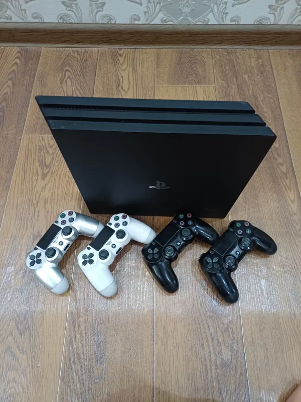 Ps4 pro 1 tb yaqshi holatda — фото 1
