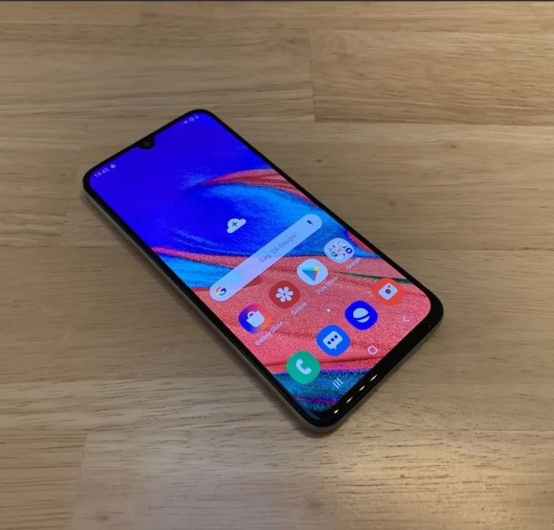 Samsung A40 4/64 GB qora Samsung A40 4/64 GB qora