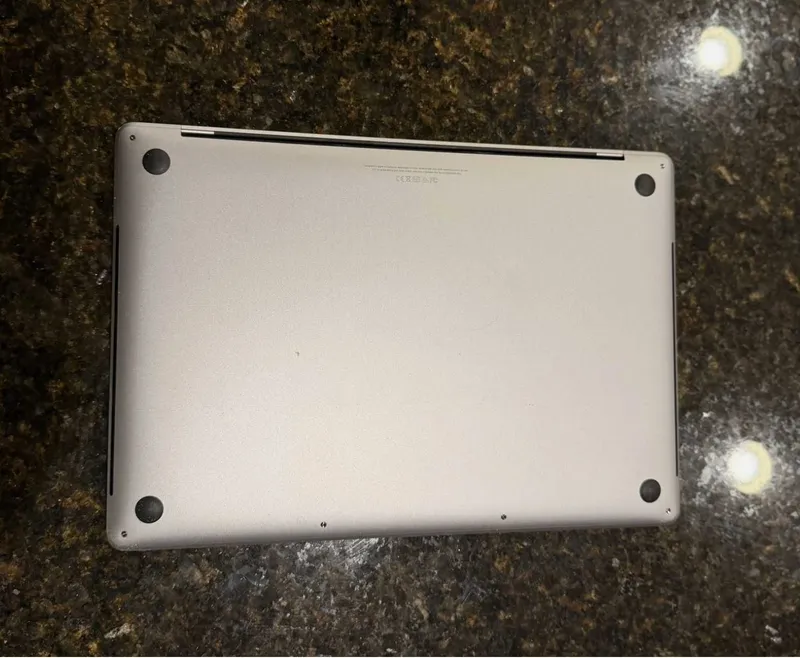 Macbook Pro 15 inch 2018 oxiri + Srochna sotiladi — фото 3