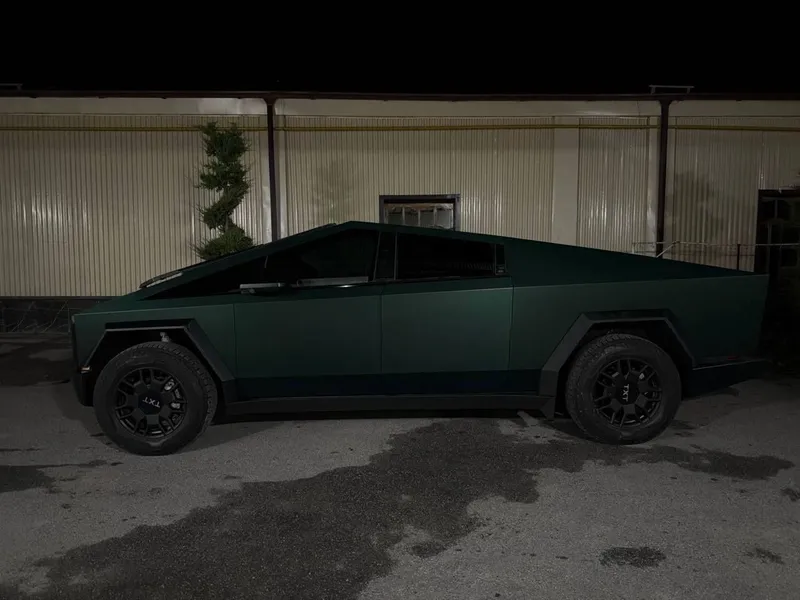 Tesla Cybertruck — фото 1