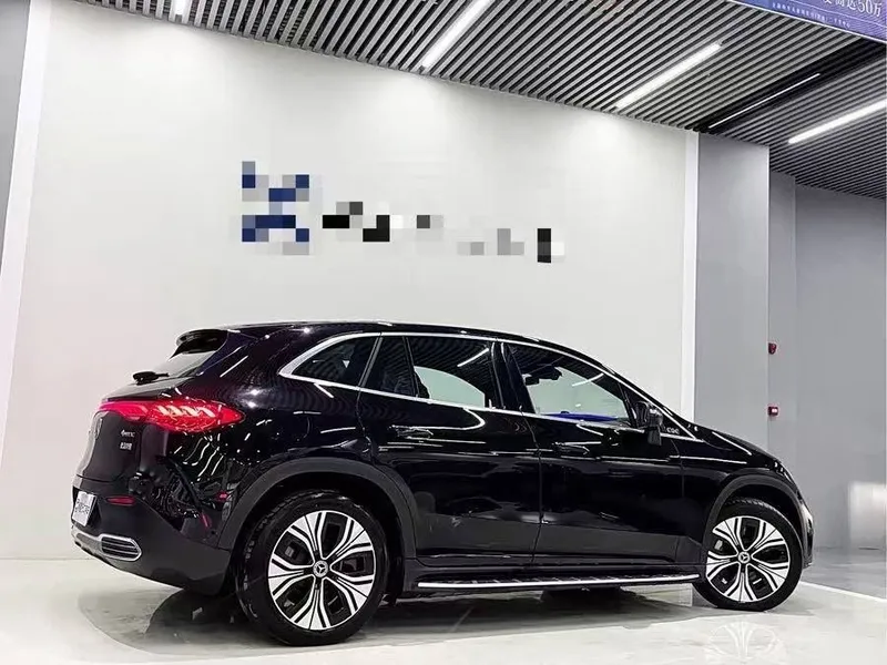 Mercedes EQE500 Luxury — фото 1