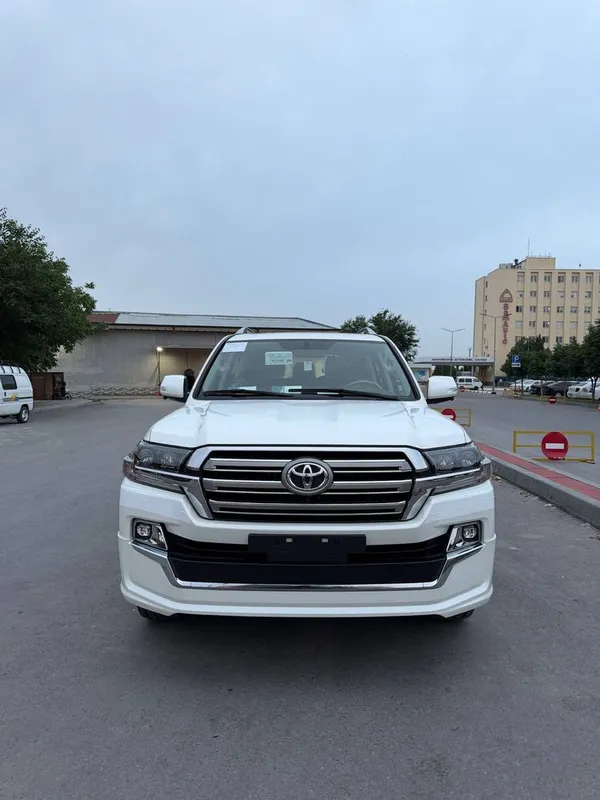 Toyota Land Cruiser 200 — фото 1