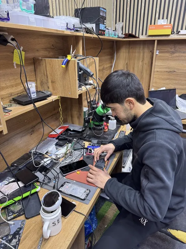 Telefon ustaxona tamirlash