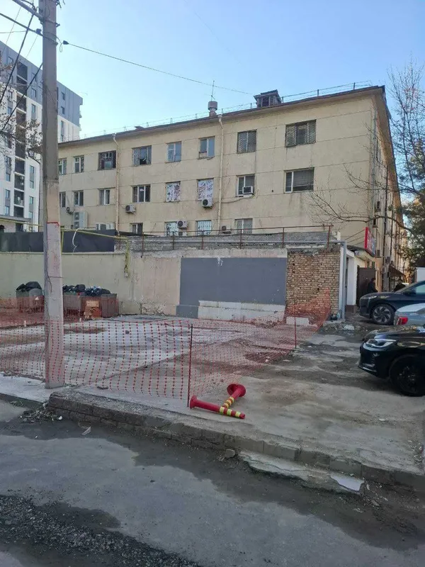 Продаётся земля с нежилым зданием 6