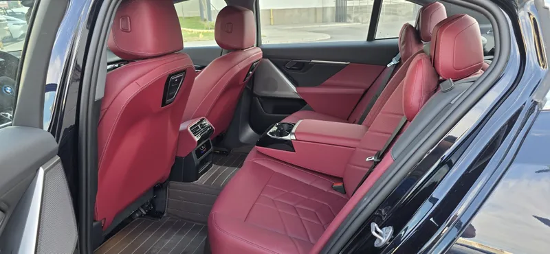 BMW i5 eDrive35L M packed 6 BMW i5 eDrive35L M packed 6