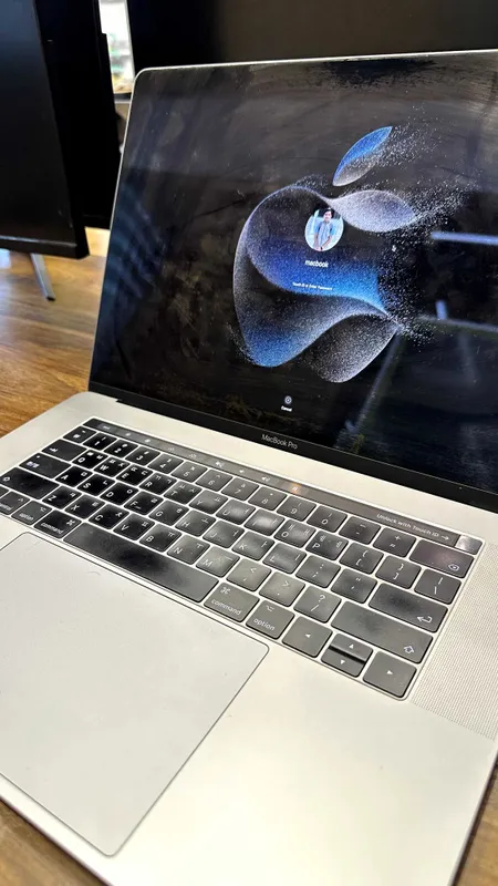 Macbook Pro core i7 16gb ozu: 16gb ssd: 256gb videokarta 4gb dyum 15.4 — фото 1