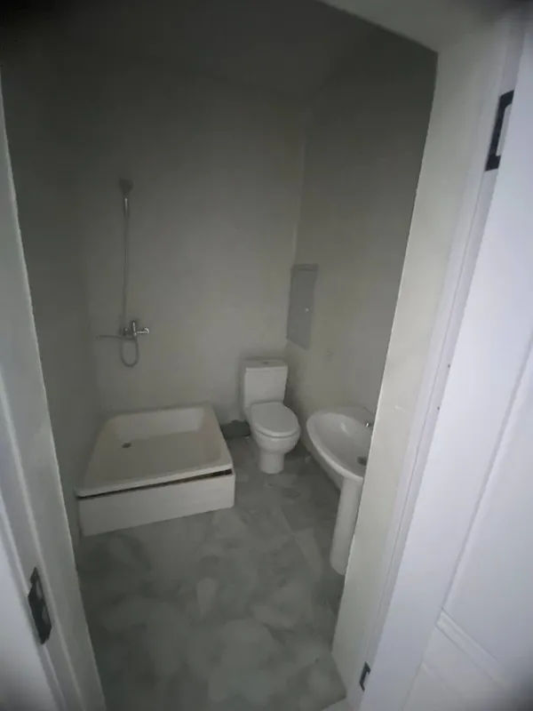 Sokin makon 3 xonali uy sotiladi 3