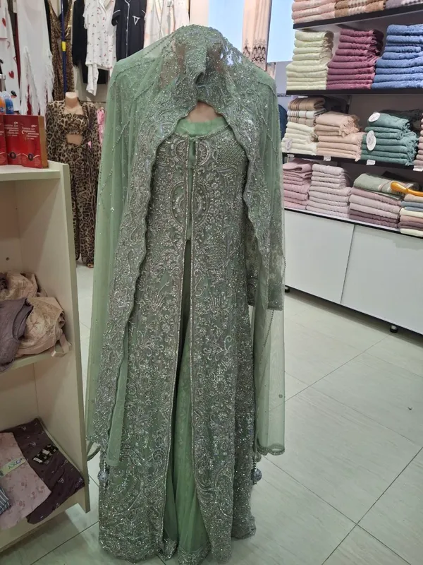 Sari, ansambl. 1 Sari, ansambl. 1