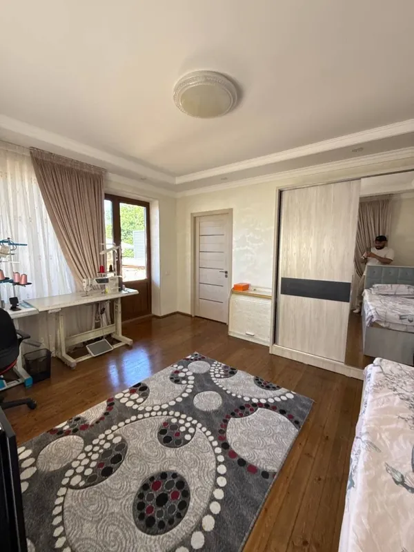 Yevro ta’mirli keng uy, 4 xona, 2 qavat, qozonxona, a’lo joylashuv 10