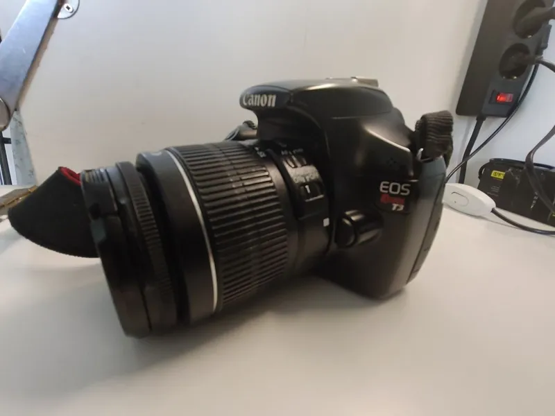 Продам фотоаппарат Canon ds126291 с опективом 18-55мм 1